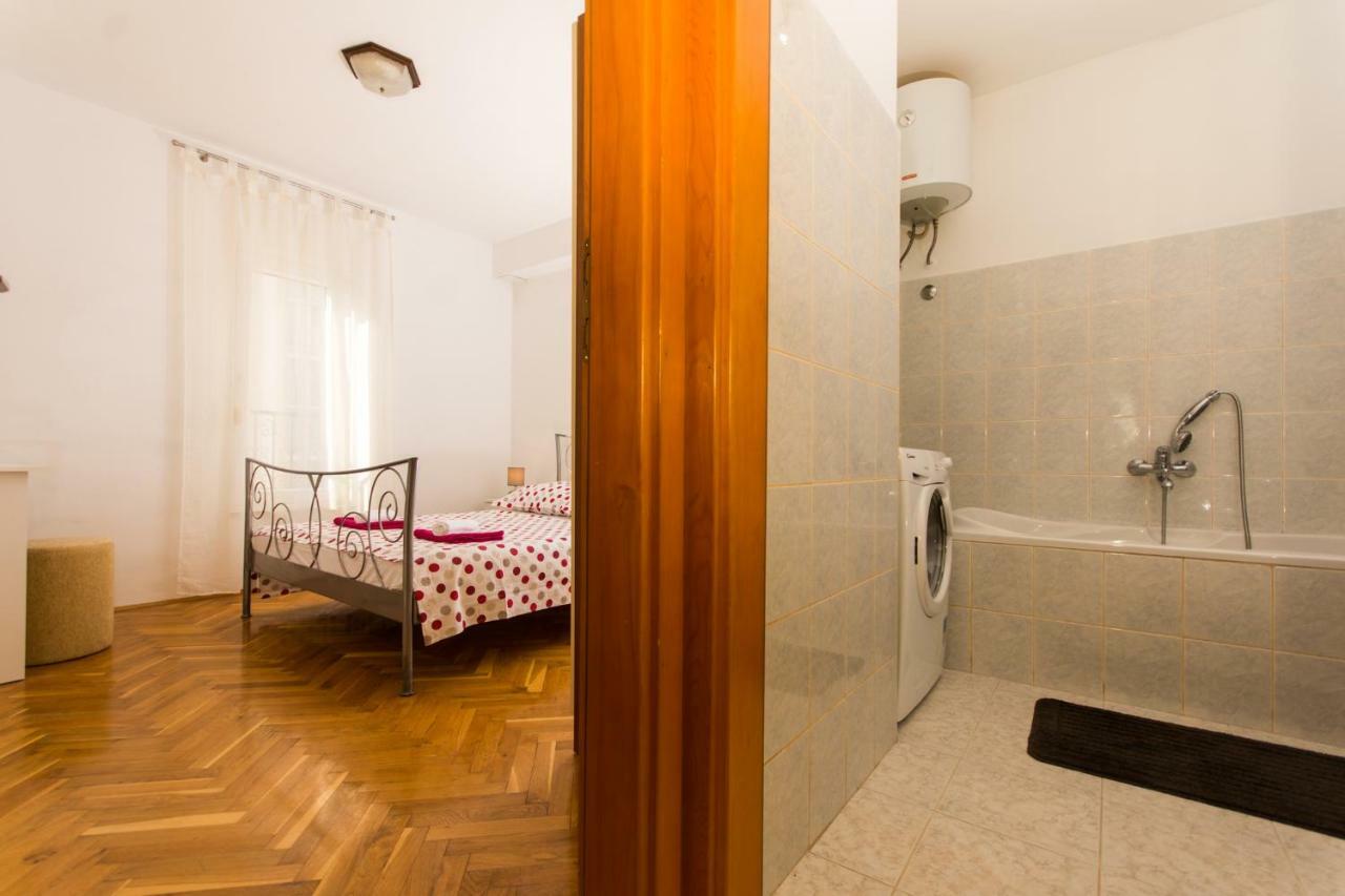 Apartman Ruza Apartment Трогир Екстериор снимка