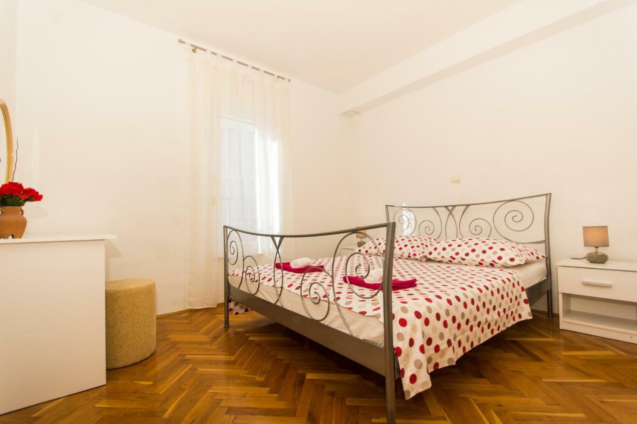 Apartman Ruza Apartment Трогир Екстериор снимка