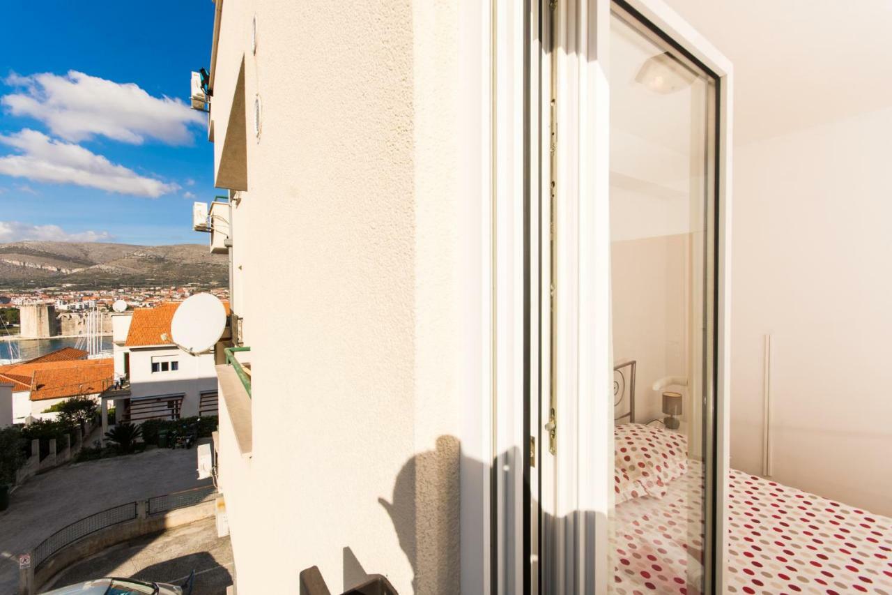 Apartman Ruza Apartment Трогир Екстериор снимка