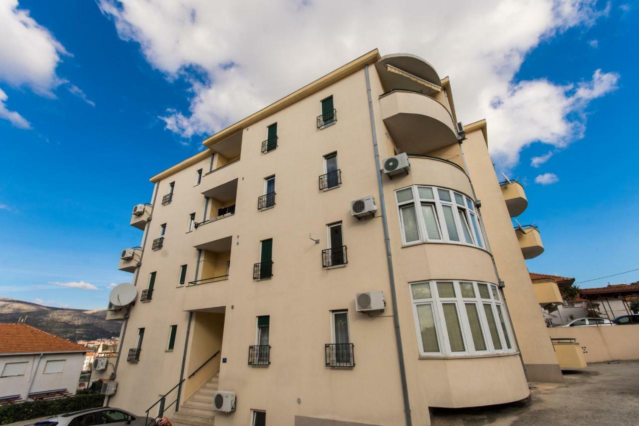 Apartman Ruza Apartment Трогир Екстериор снимка