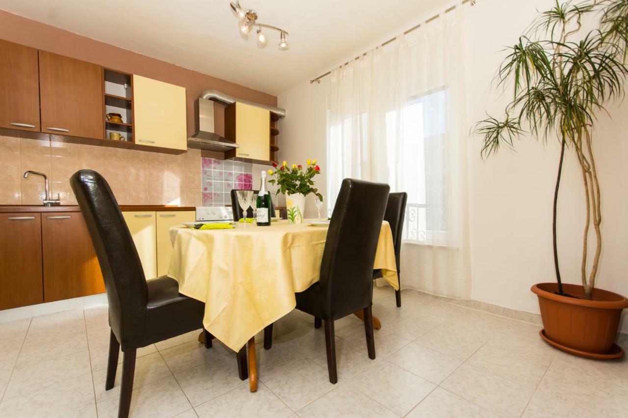 Apartman Ruza Apartment Трогир Екстериор снимка