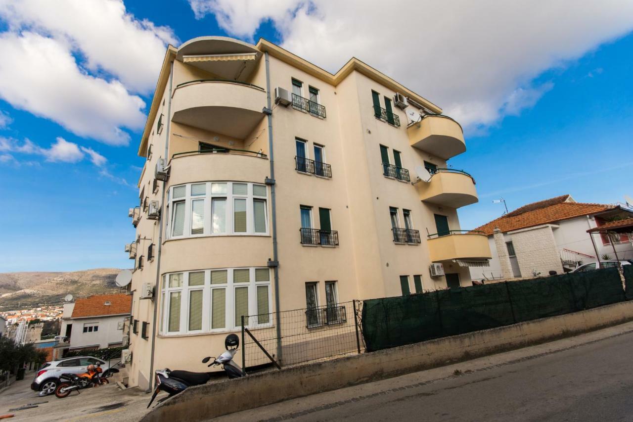 Apartman Ruza Apartment Трогир Екстериор снимка